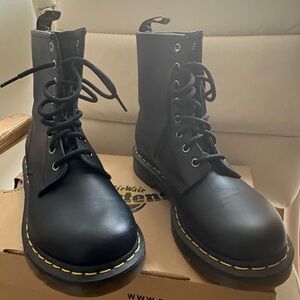 NWT Dr. Martens / 1460 Black Lace-Up Boots / 9W